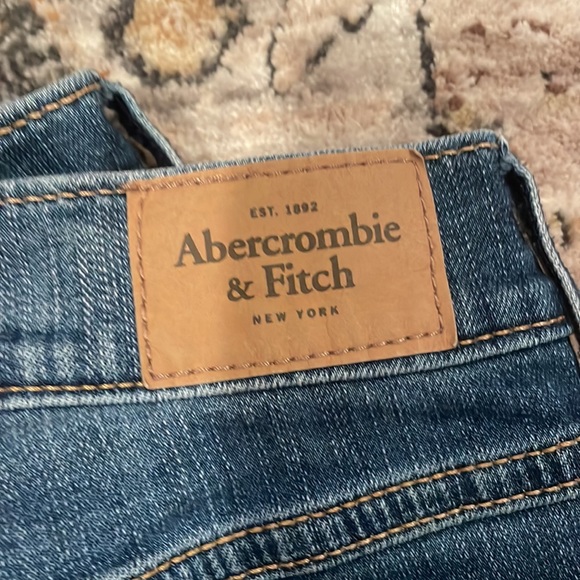 Abercrombie & Fitch Low Rise Jean Short - Picture 4 of 5